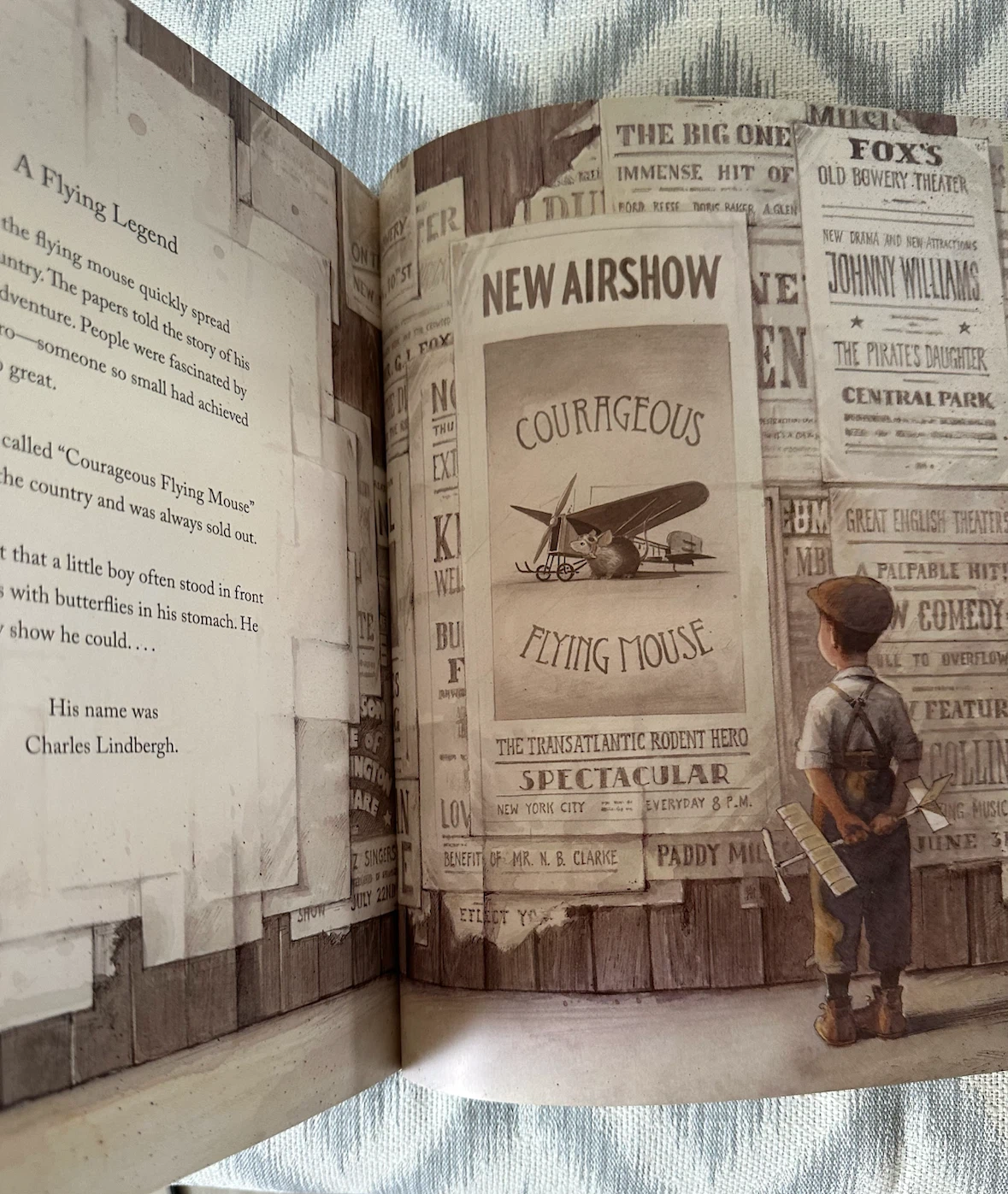 Lindbergh: The Tale of a Flying Mouse Children's Book - photo 2