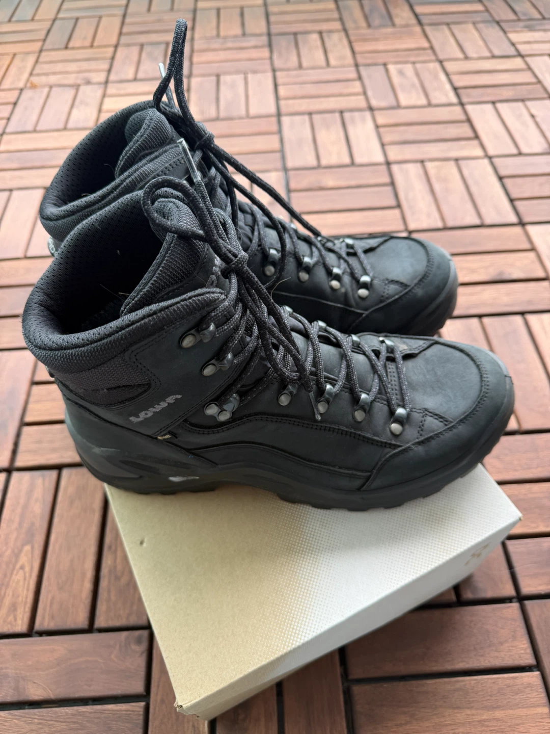 Men’s Lowa Black Gore-Tex Hiking Boots - photo 3