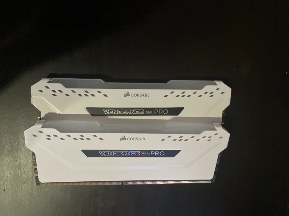 Corsair Vengeance RGB Pro 16GB (2x8GB) DDR4 3200MHz RAM (White) - photo 2