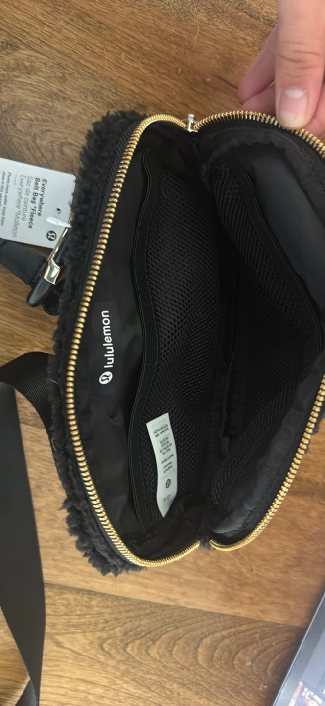 Lululemon Everywhere Belt Bag Fleece Black WITH TAGS - photo 3