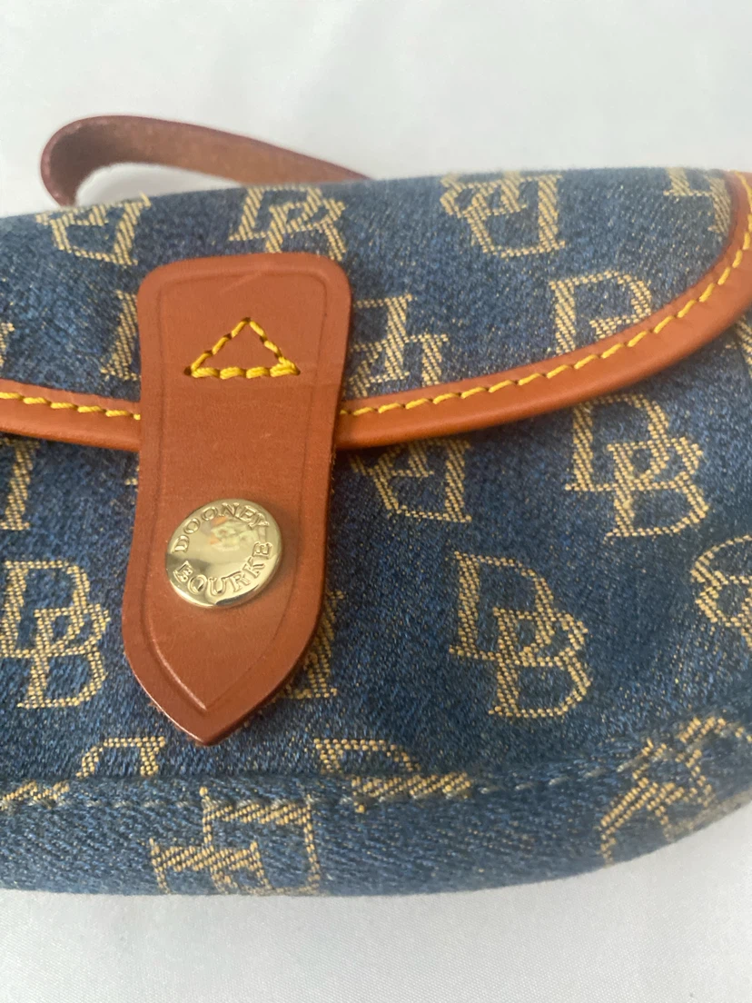 Dooney & Bourke Monogram Wristlet - photo 3