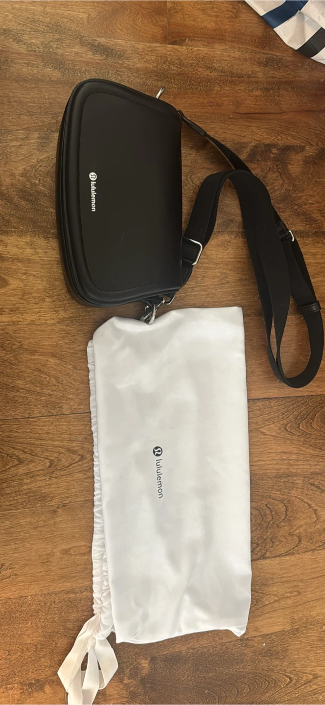 Lululemon Black Crossbody Bag - photo 4