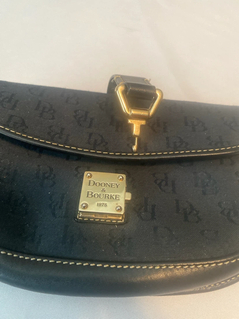 Dooney & Bourke wristlet Black - photo 3