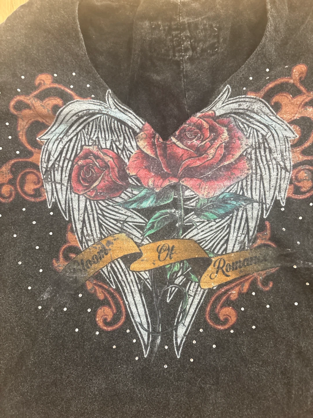 Graphic T-Shirt with Roses and Wings - photo 2