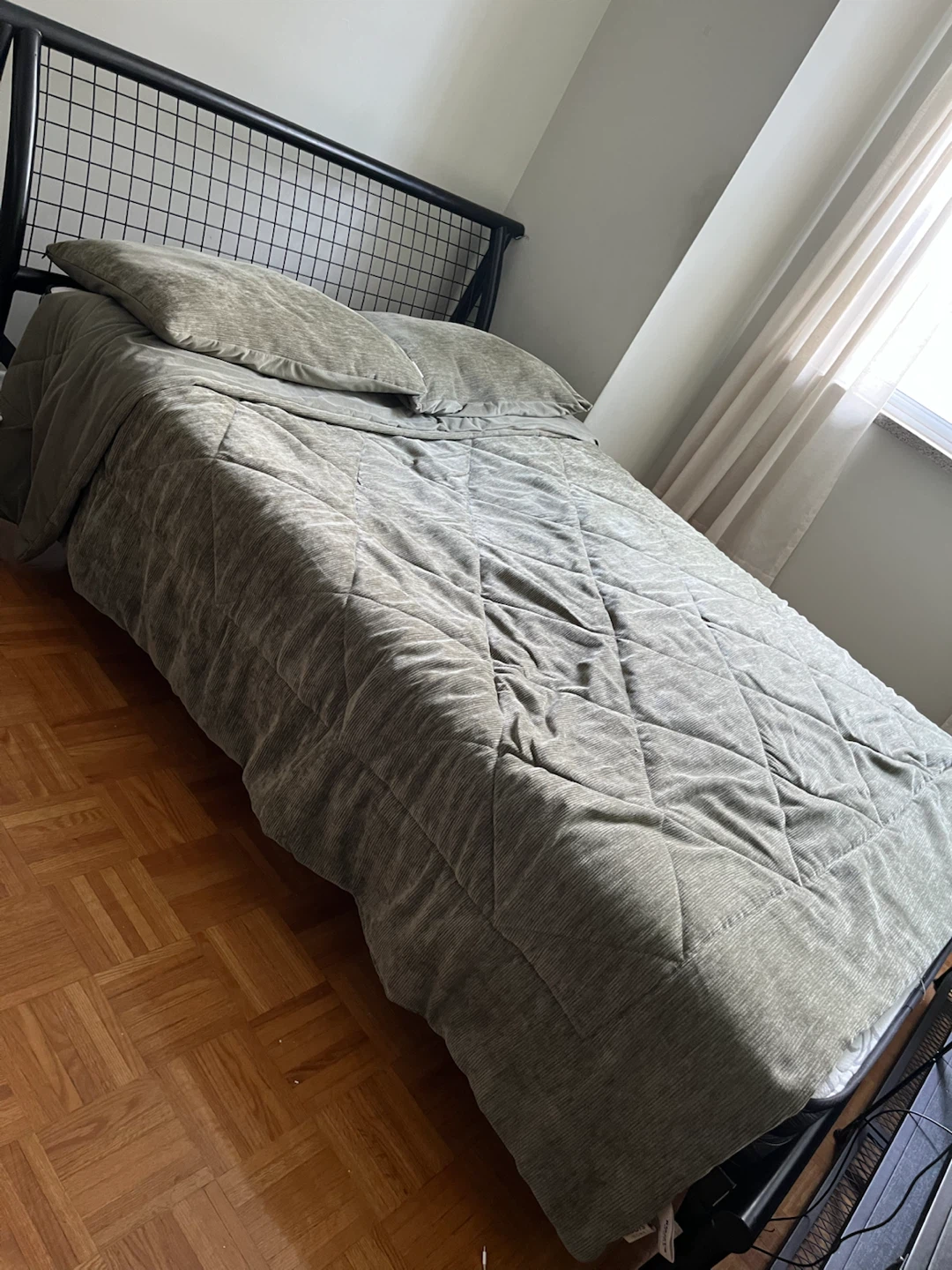 Queen Metal Bed Frame – Excellent Condition - photo 2