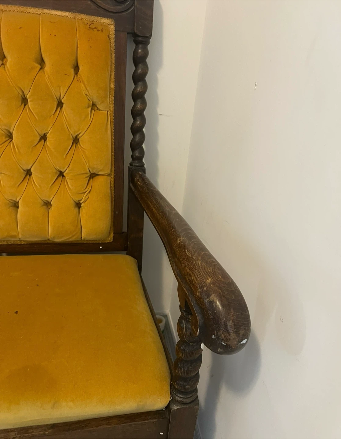 Antique Oak Bench with Yellow Tufted Velvet Upholstery - photo 4