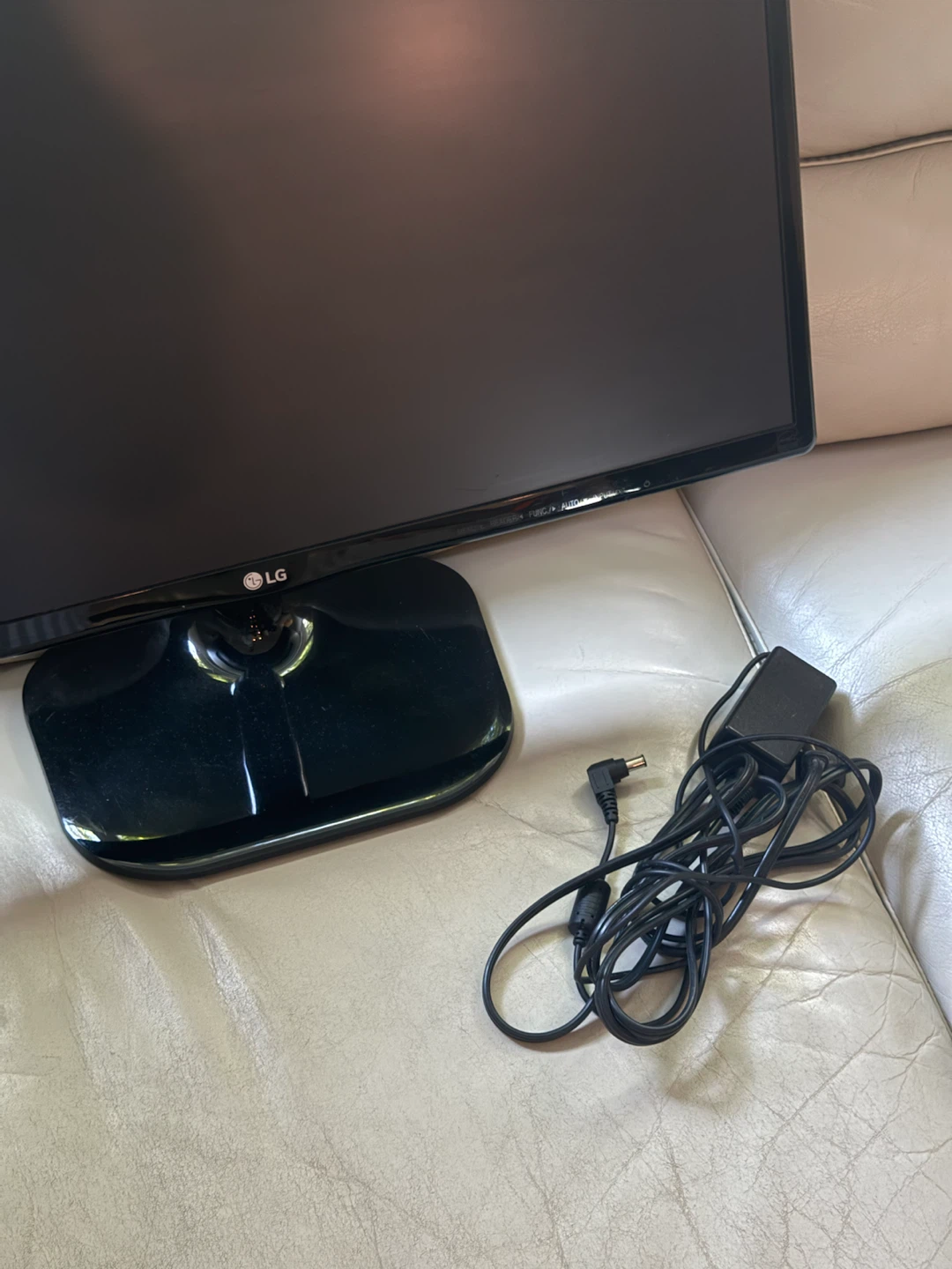 LG Computer Monitor 1080p - photo 2