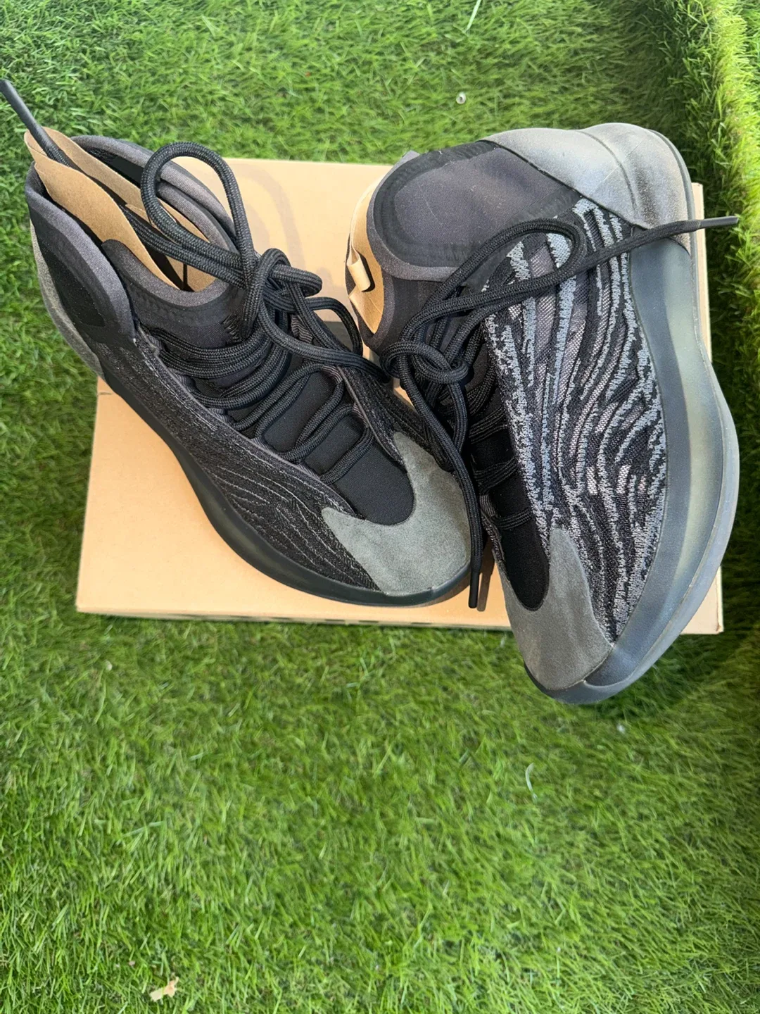 Adidas YZY QNTM Basketball Sneakers Size 7