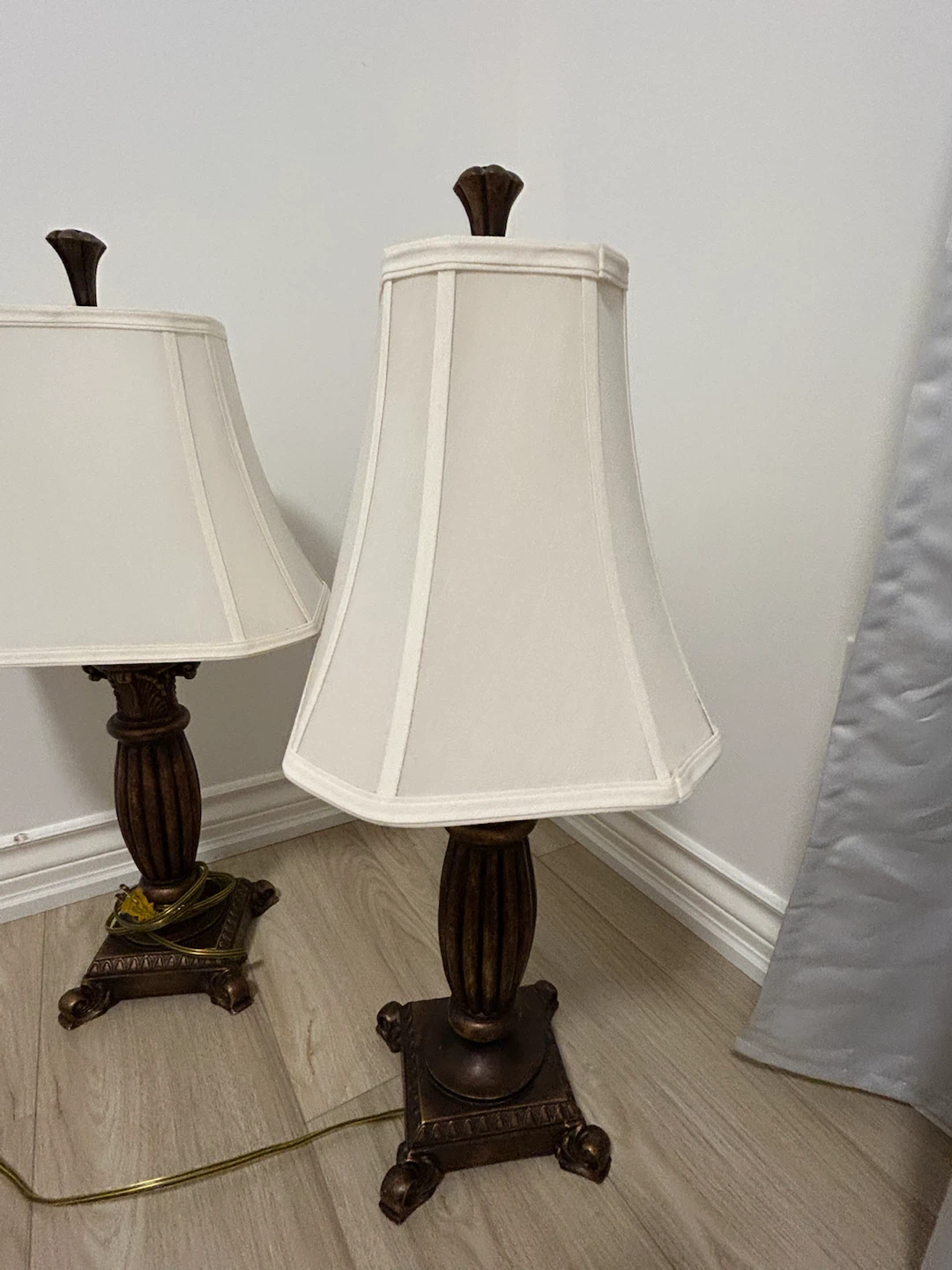 Classic Table Lamp - Dark Wood Base & Cream Shade - photo 2