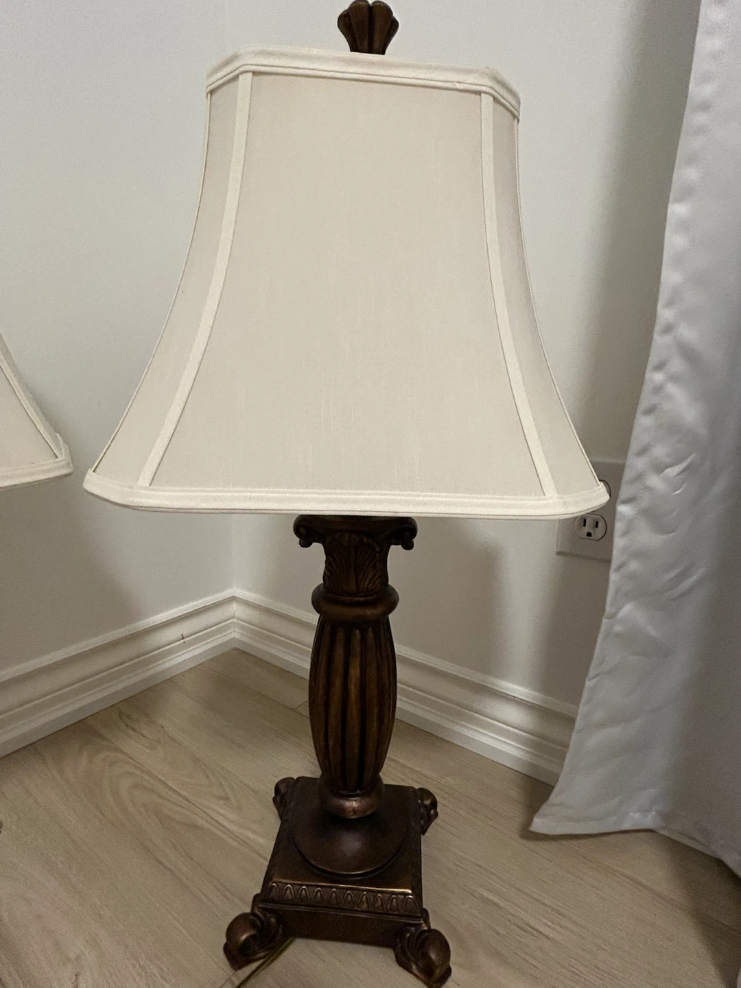 Classic Table Lamp - Dark Wood Base & Cream Shade - photo 3
