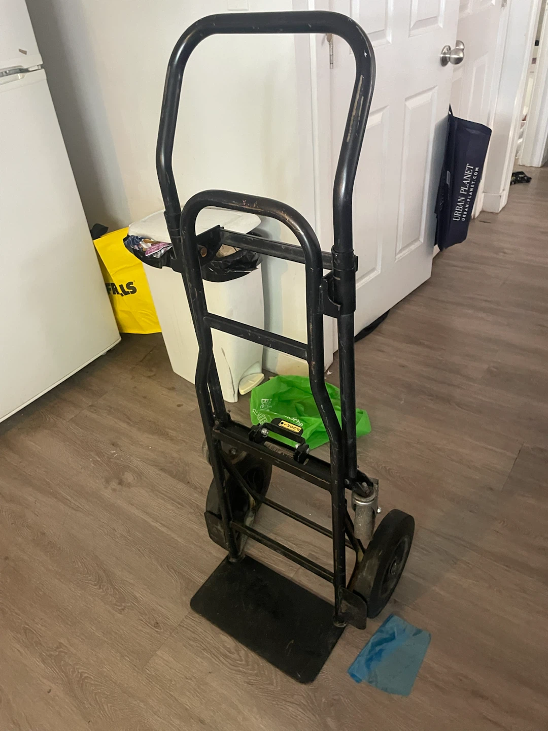 Title: Husky Quick Latch 2-in-1 Convertible Hand Truck / Dolly