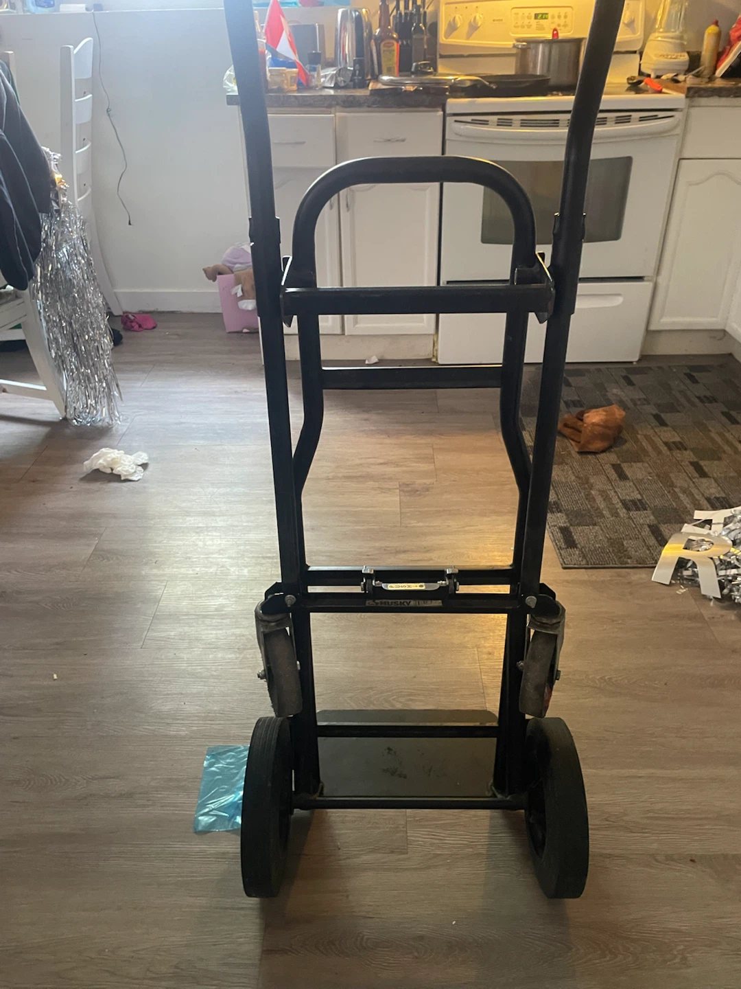 Title: Husky Quick Latch 2-in-1 Convertible Hand Truck / Dolly - photo 2