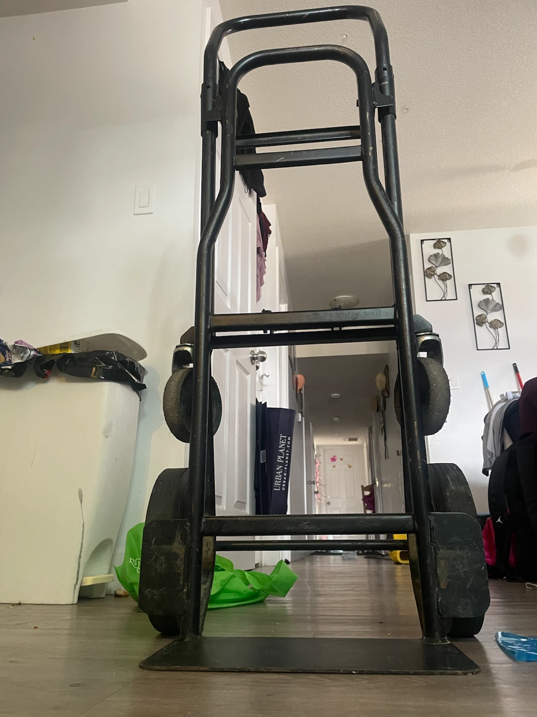 Title: Husky Quick Latch 2-in-1 Convertible Hand Truck / Dolly - photo 3