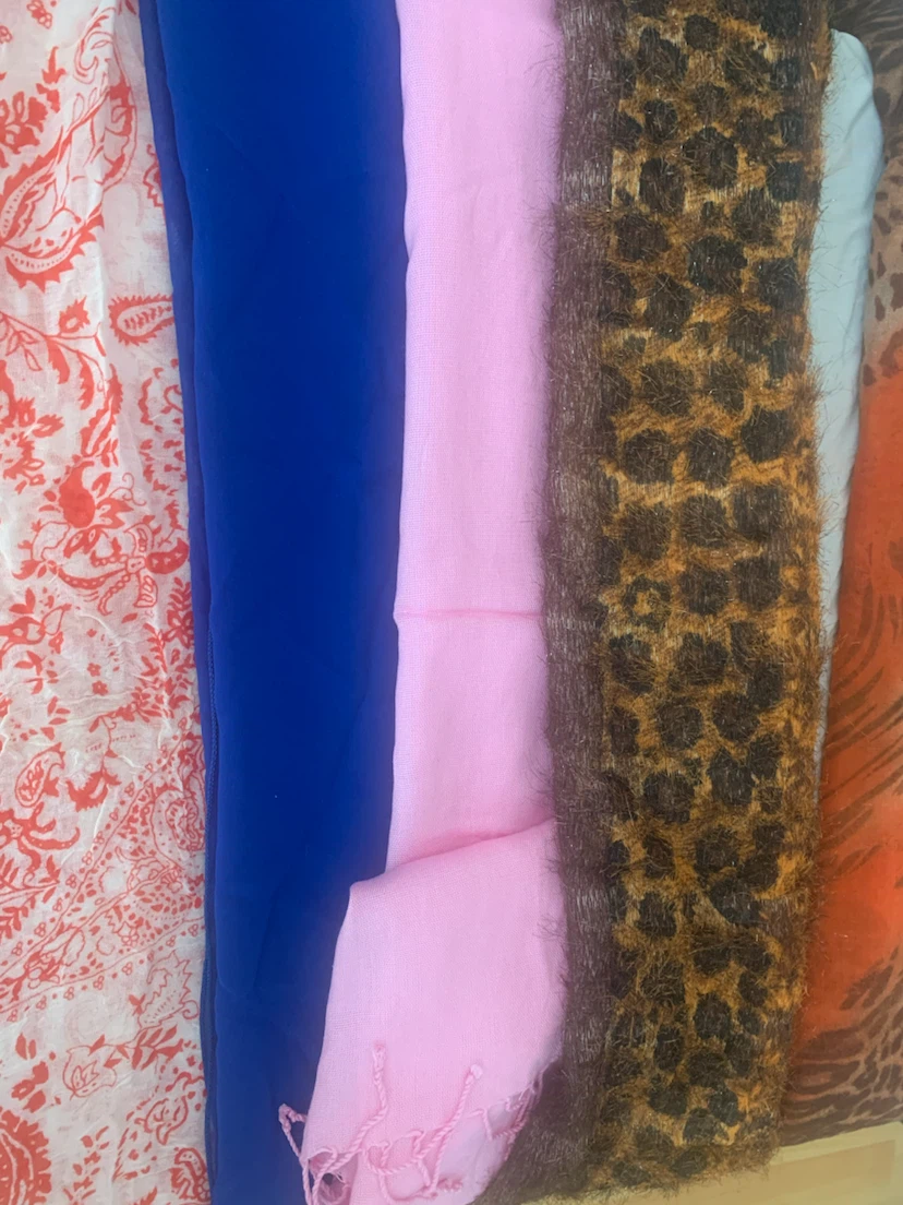 Brand new Shawls & Scarves - photo 5