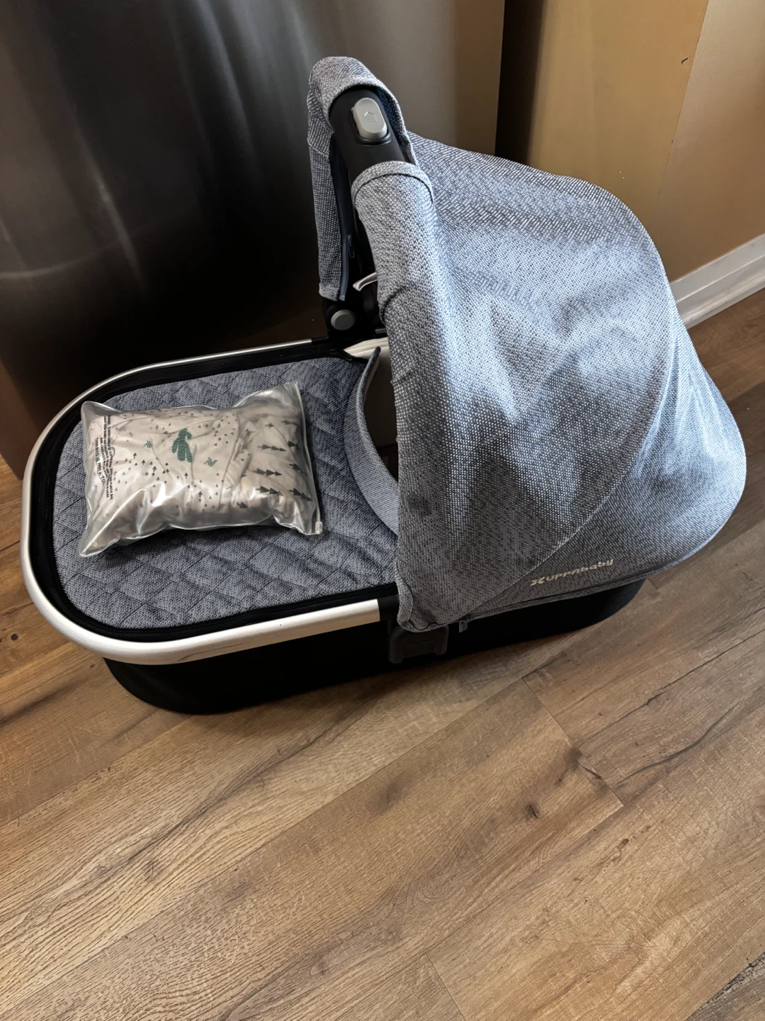 UPPAbaby Bassinet & Stand/base/Negotiable