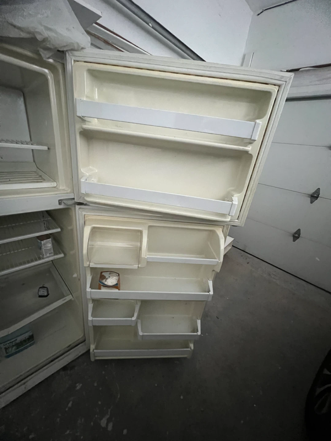 White Roper Refrigerator - photo 4