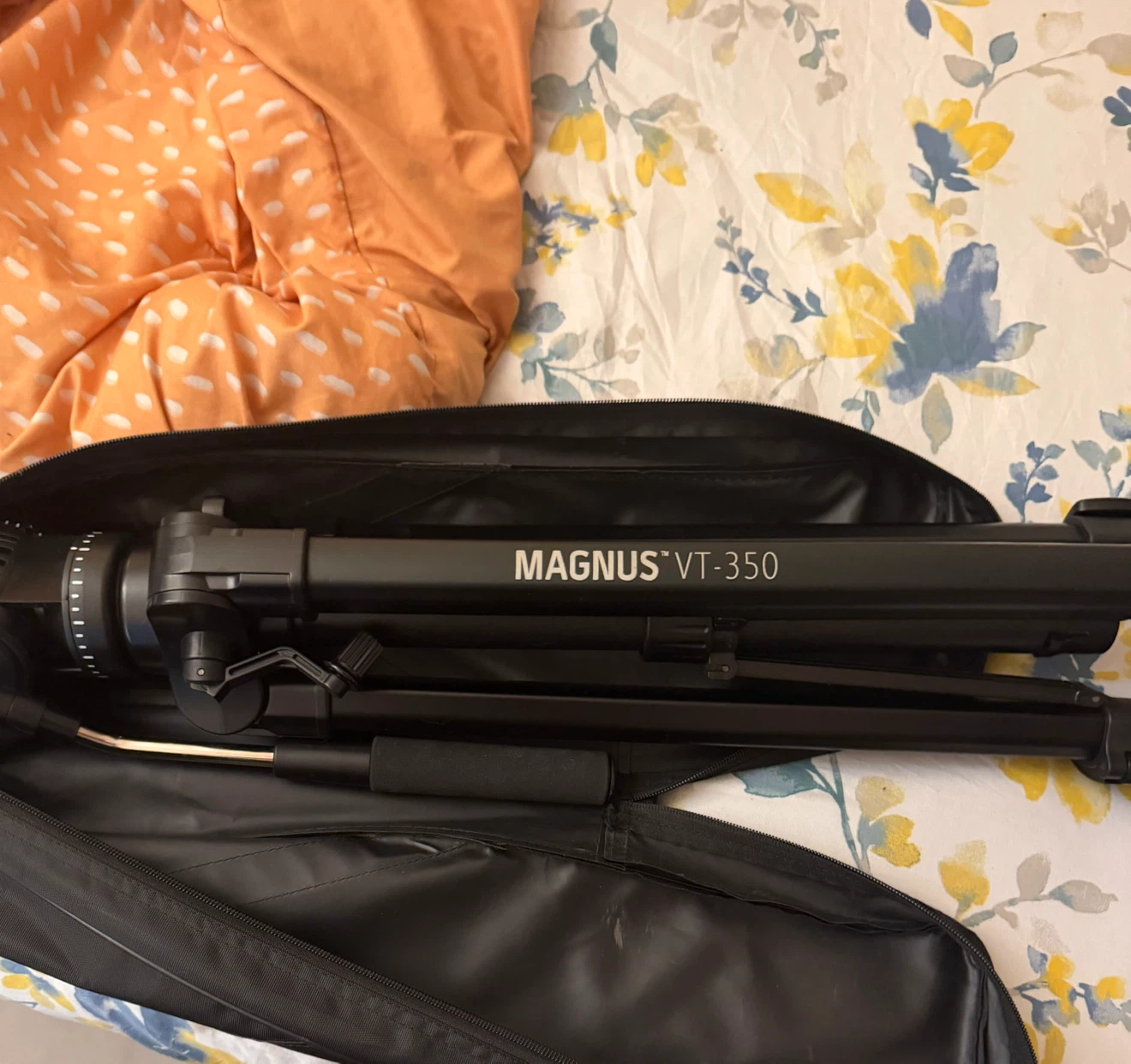 Magnus VT-350 Tripod with Bag
