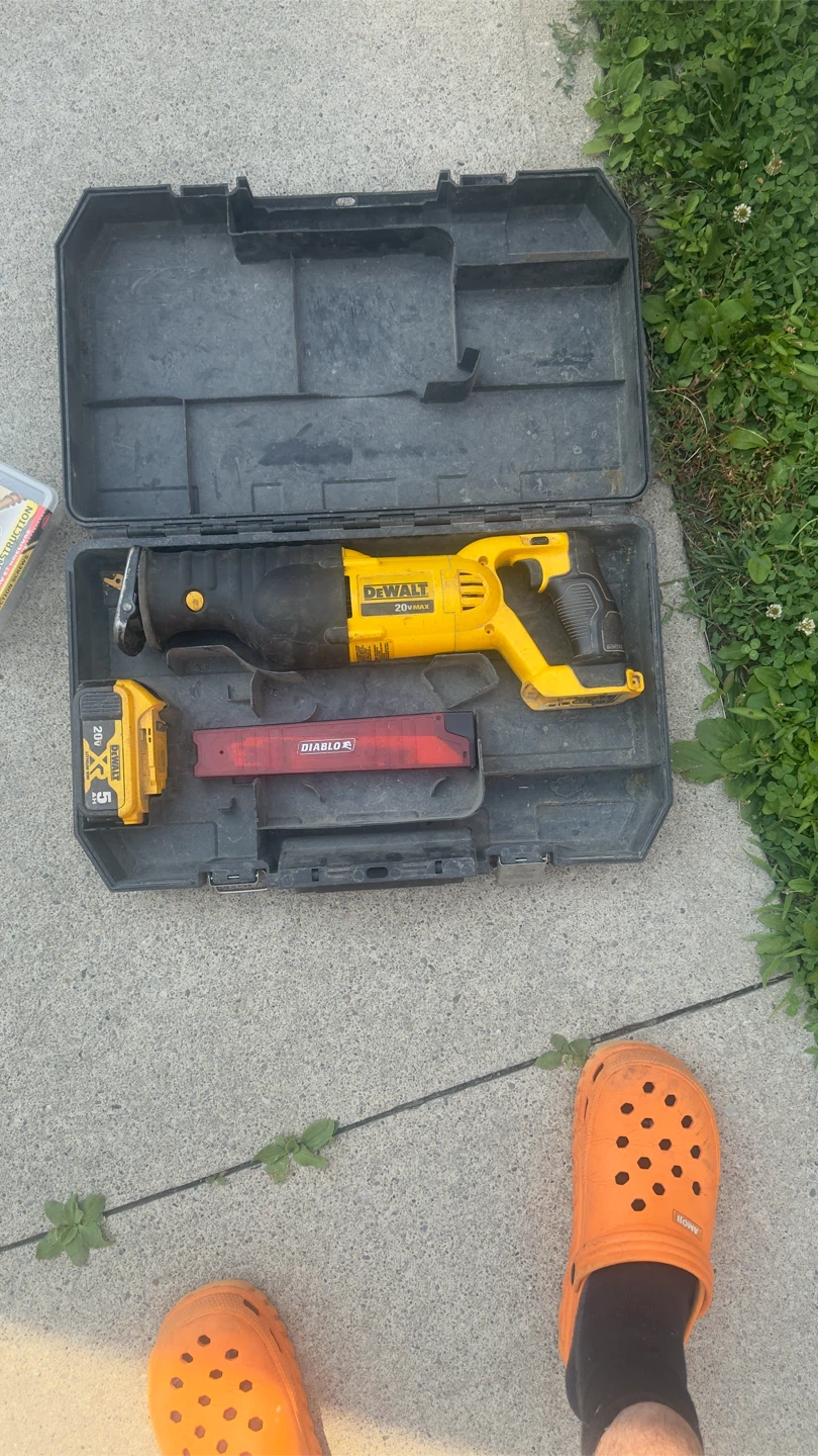 DeWalt 20V MAX Reciprocating Saw with Battery and Case