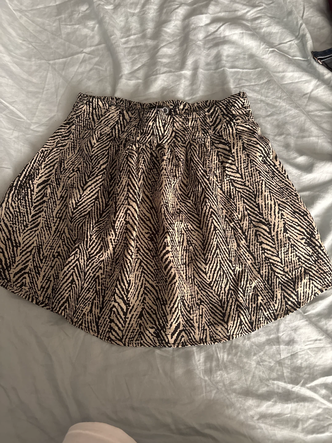 Skirt - Size M