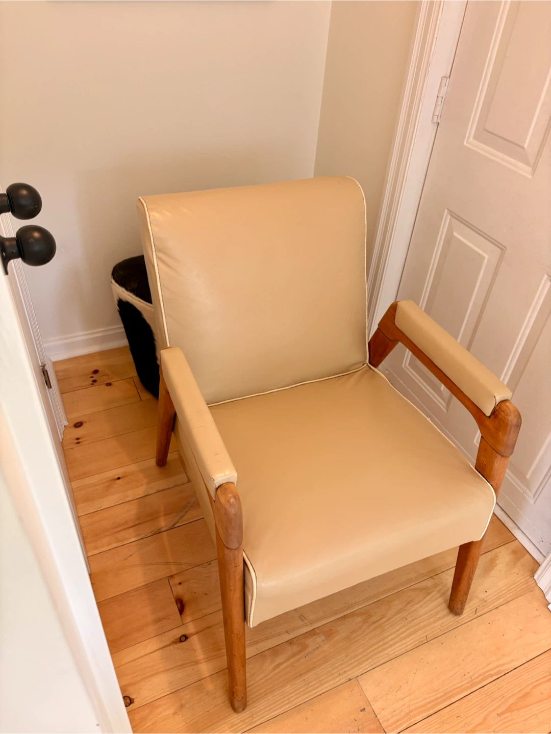 Cream Upholstered Armchair with Wooden Frame - photo 3