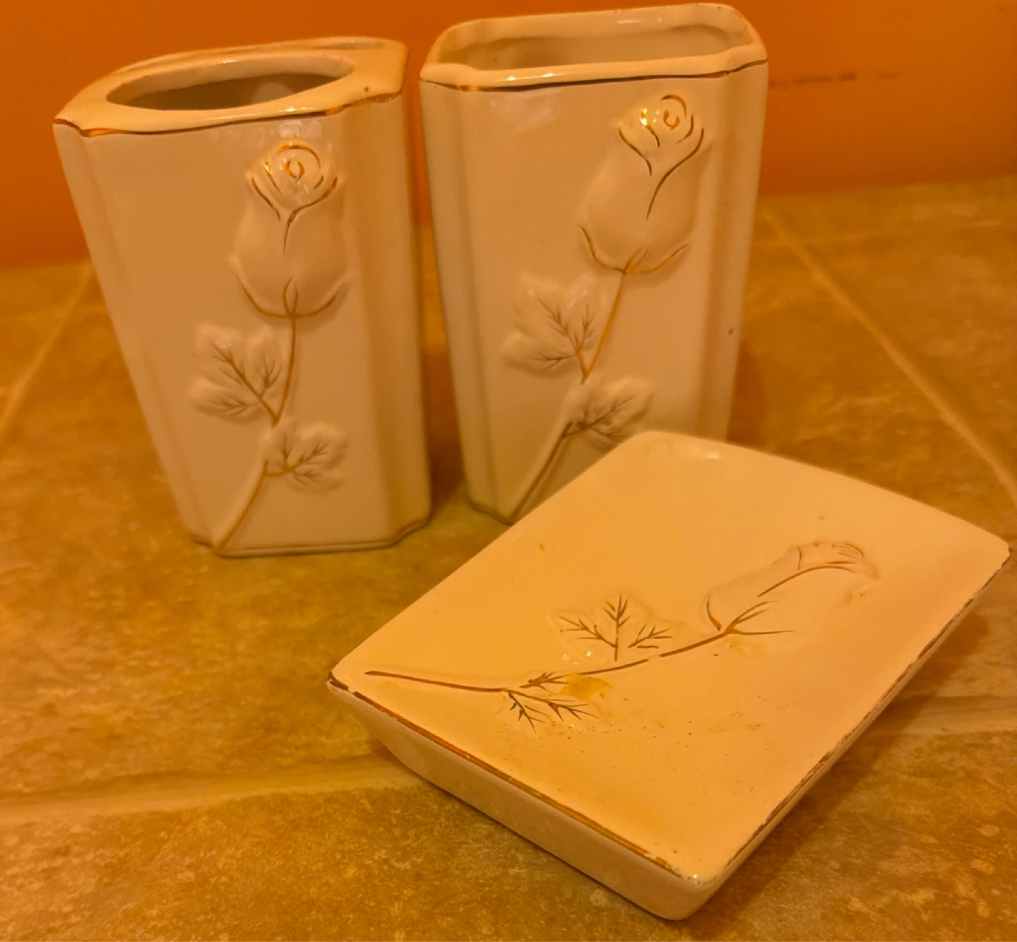 Vintage Rose Embossed Bath Set - Ceramic