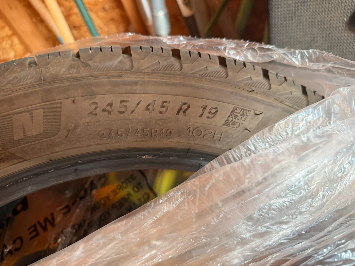 Michelin Radial Tubeless Tires - 245/45 R19 - photo 4