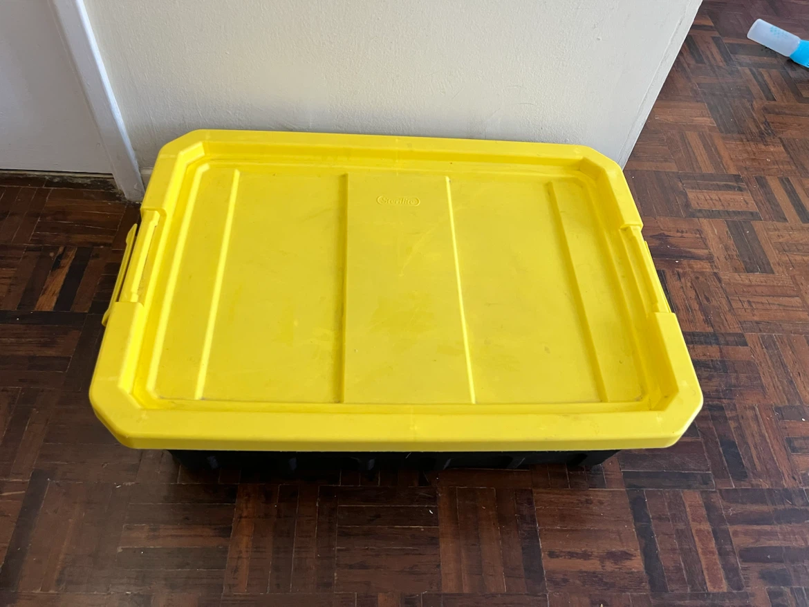Sterilite - Underbed Storage Bin with Latching Lid - 38 L