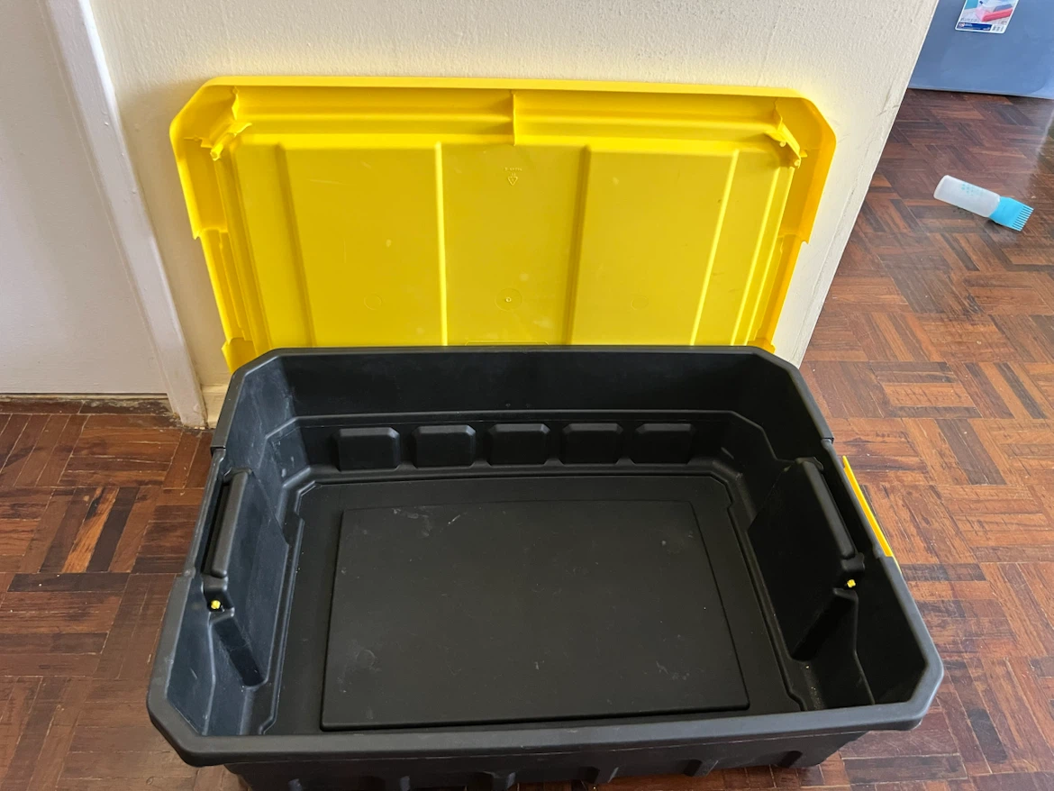 Sterilite - Underbed Storage Bin with Latching Lid - 38 L - photo 2