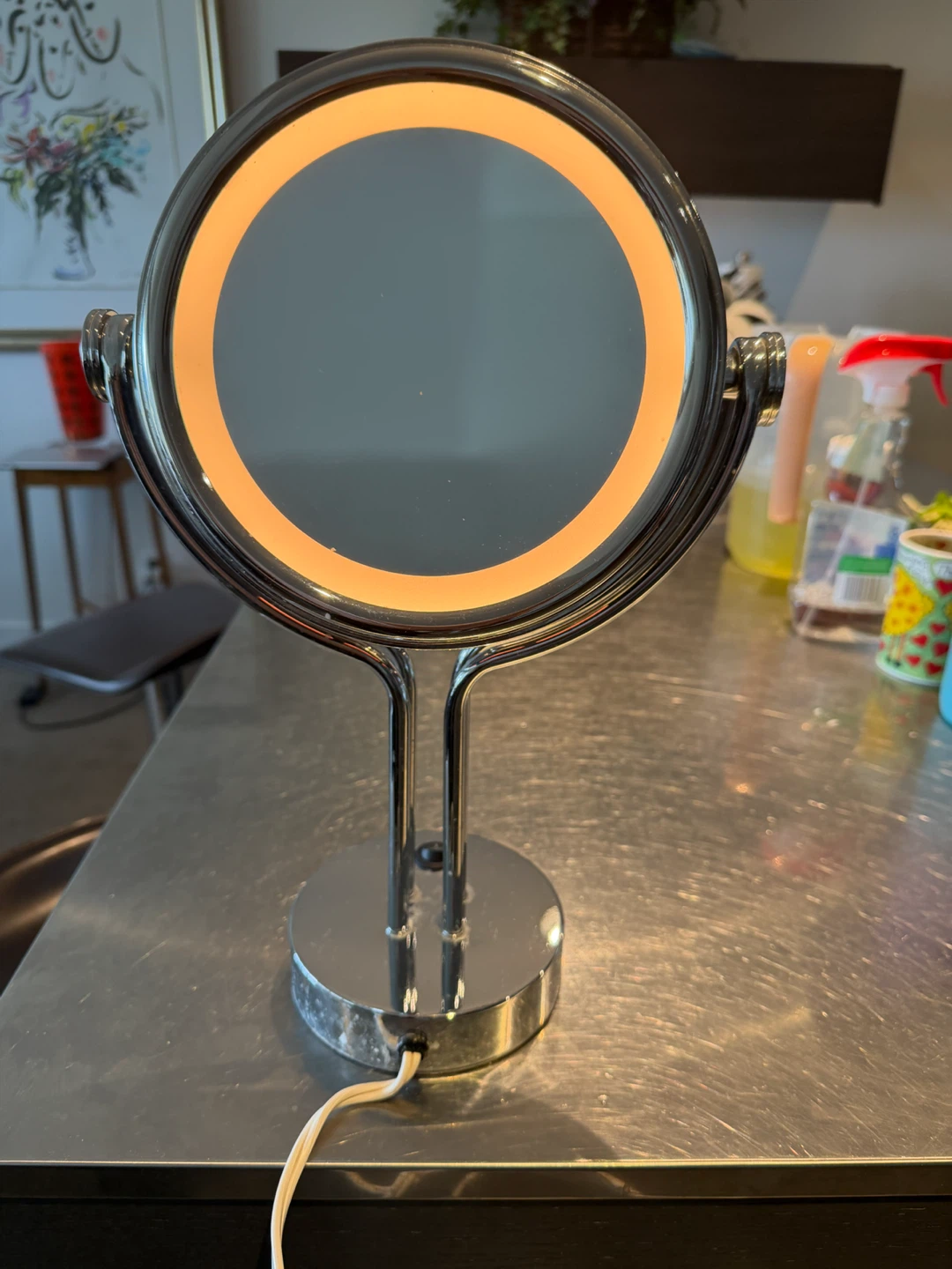 Illuminated Makeup Mirror - photo 3