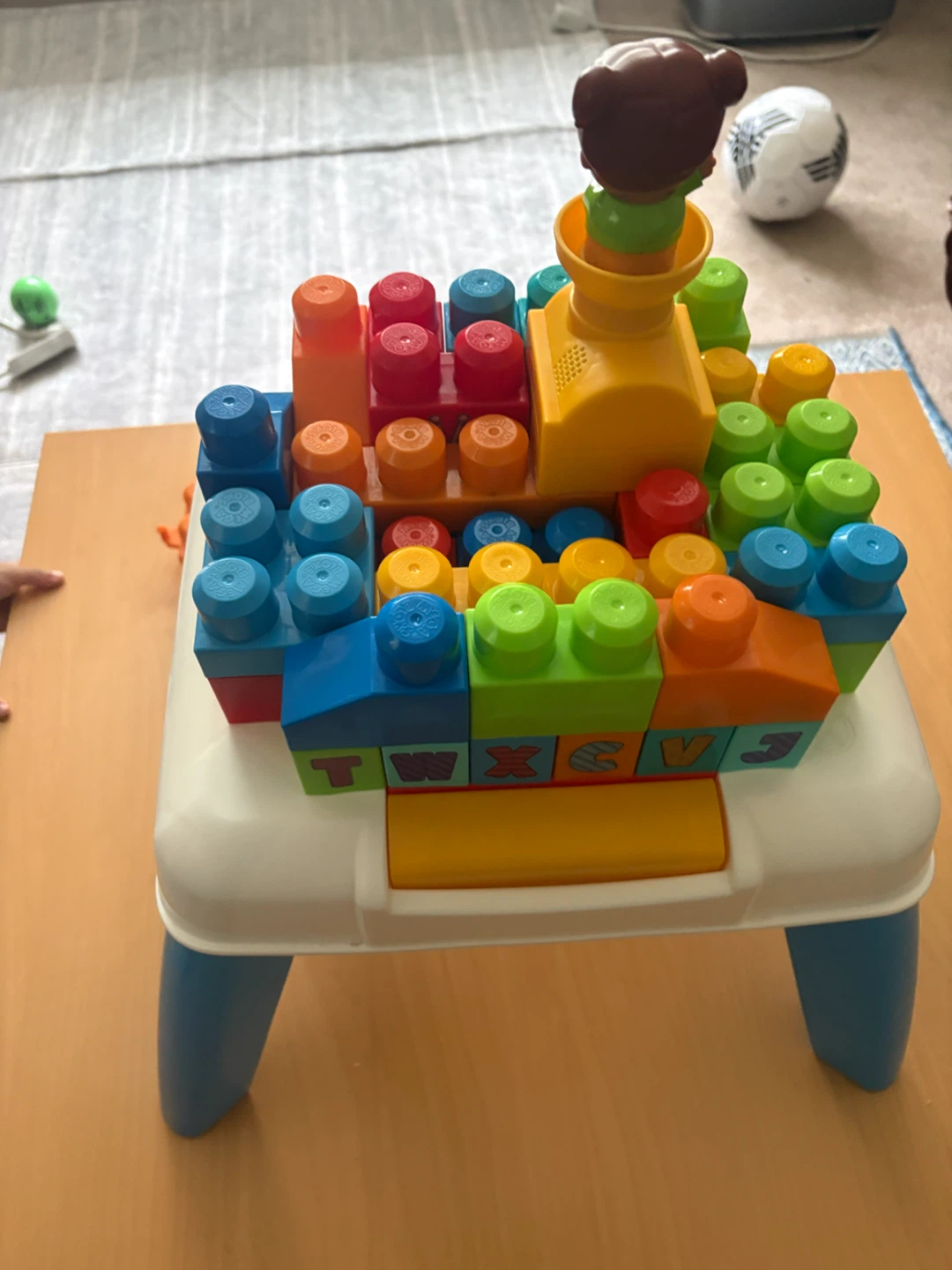VTech Build-a-Big  Activity Table with Blocks