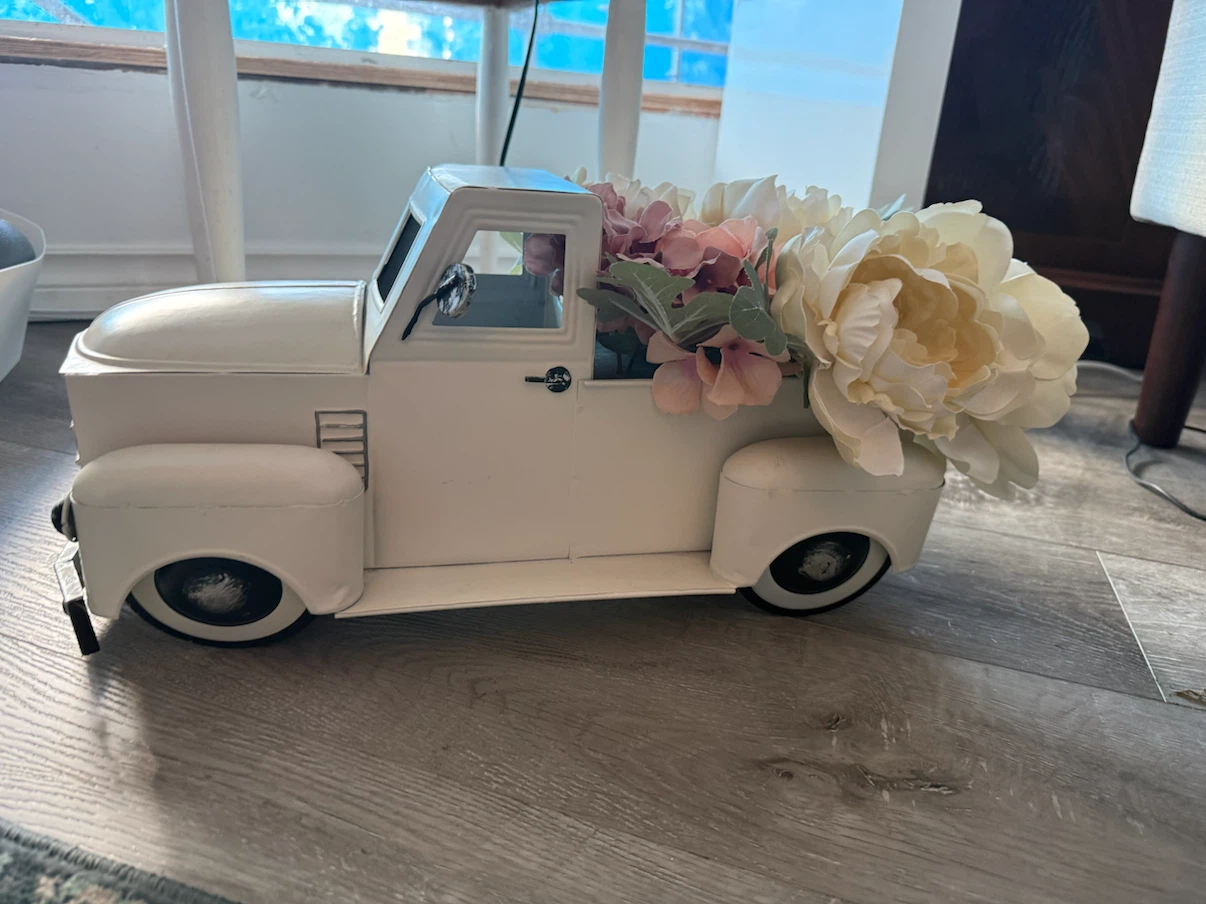 White metal pickup truck decorative accent with faux flowers - photo 3