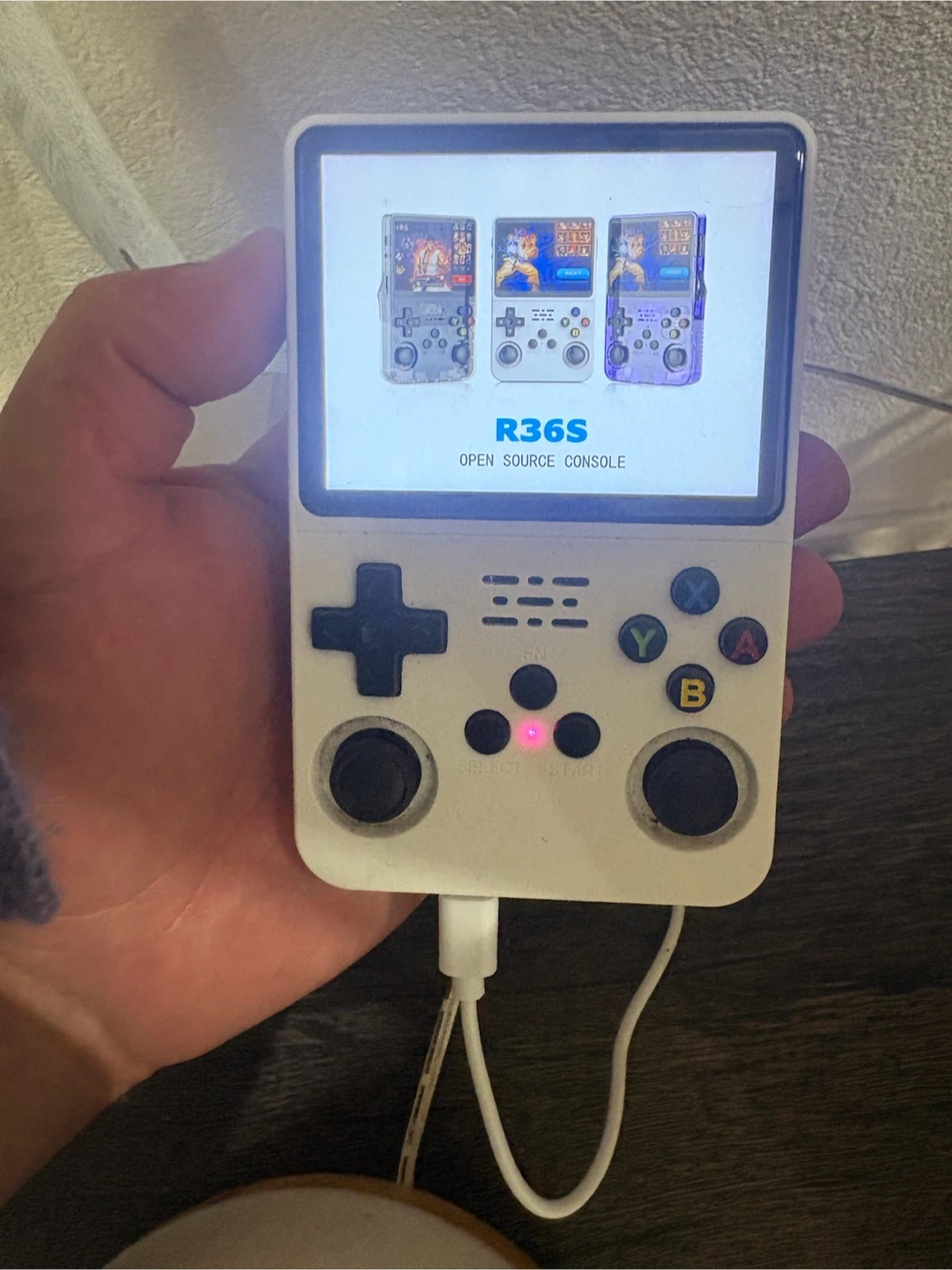 R36S Open Source Handheld Game Console - photo 3