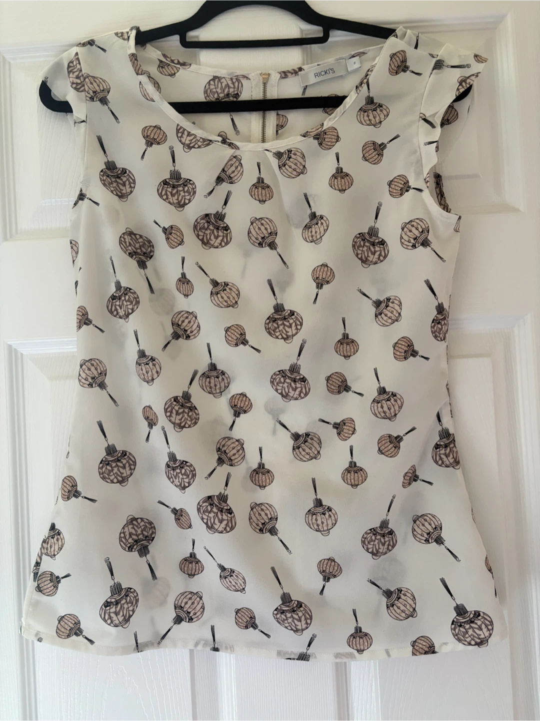 Ricki's Women's Sleeveless Lantern Print Blouse - Size 2
