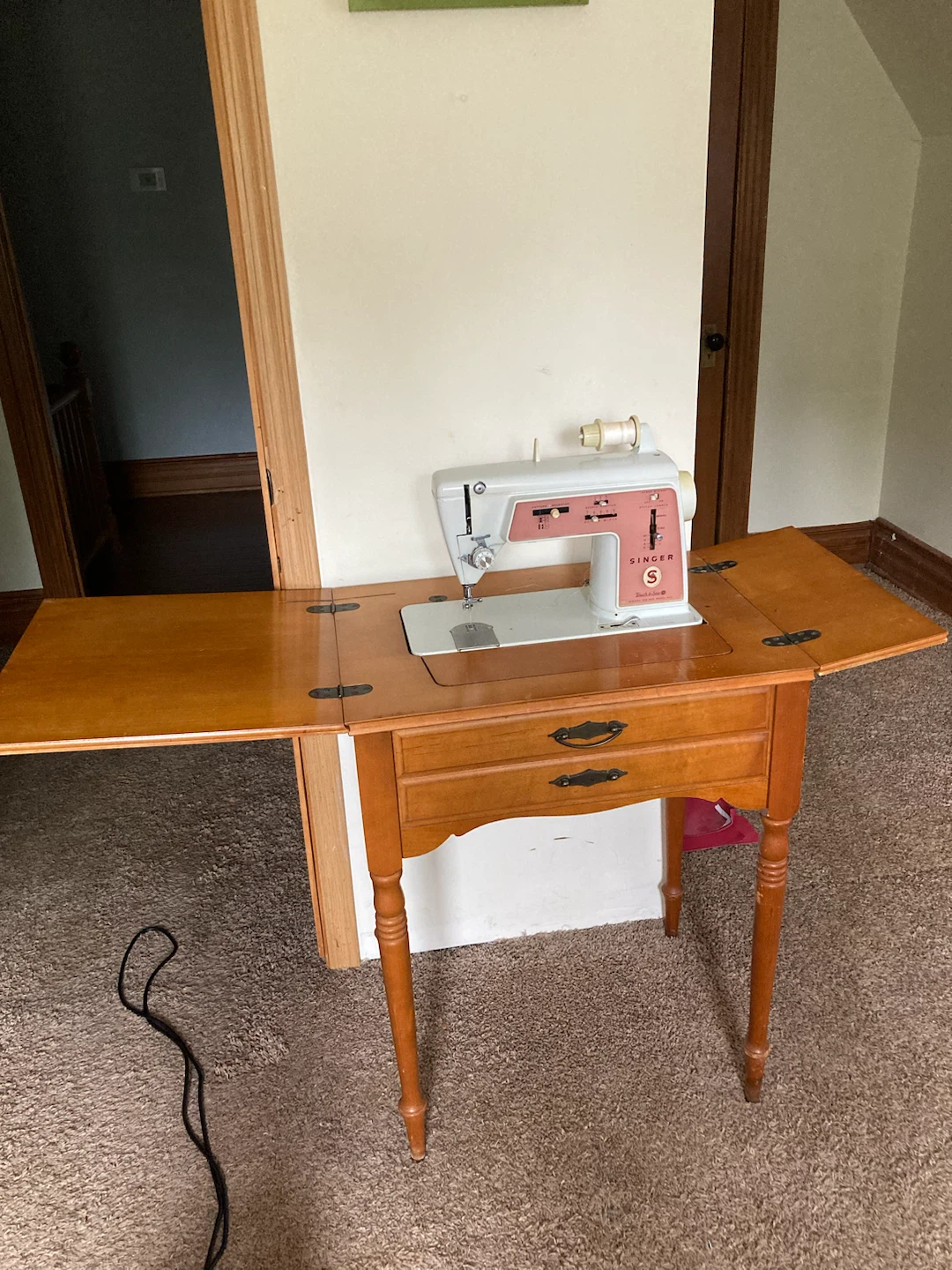 Singer Sewing Machine with Cabinet - photo 3