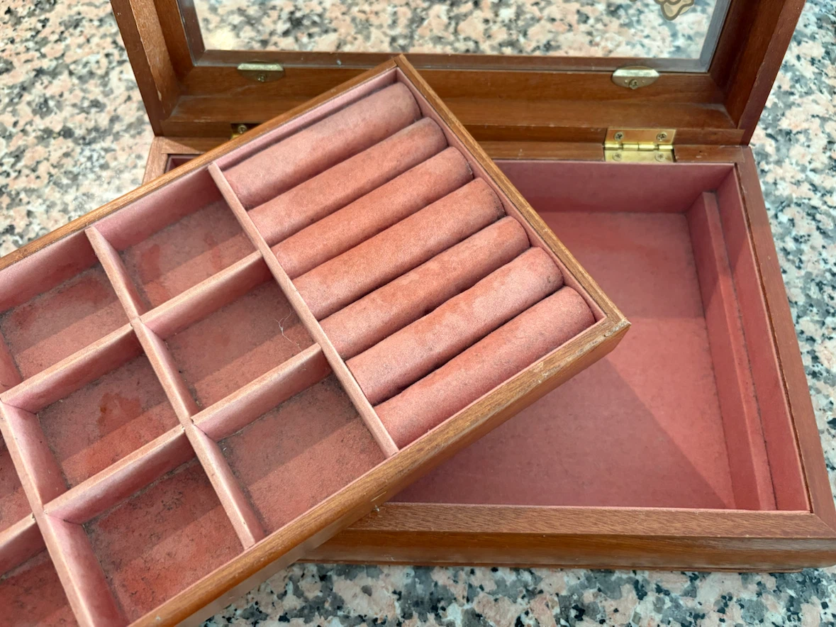 Wooden Jewellery Box with Glass Lid and Floral Design - photo 3