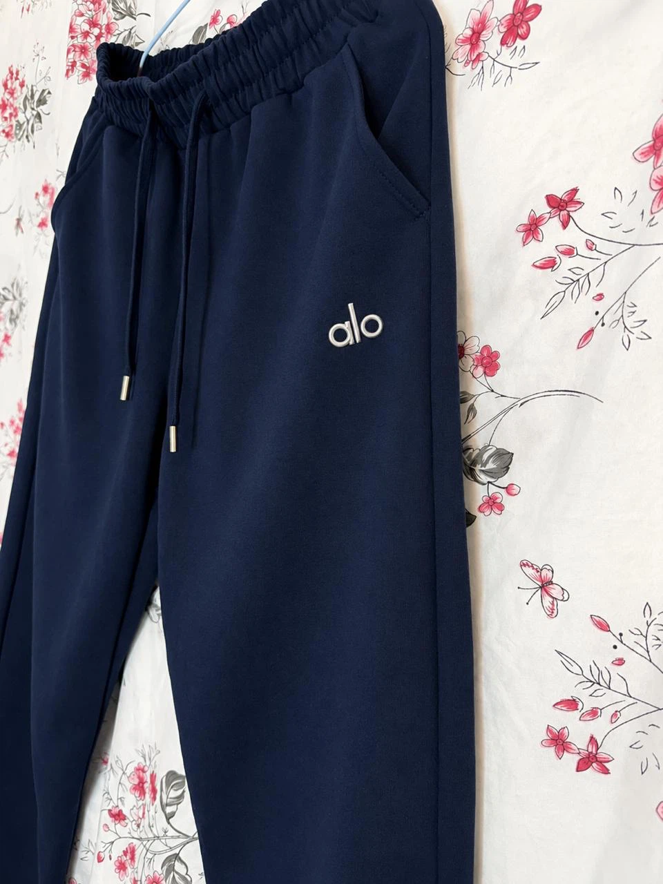 Alo Yoga Sweatpants and Quarter-Zip Pullover Set - photo 5