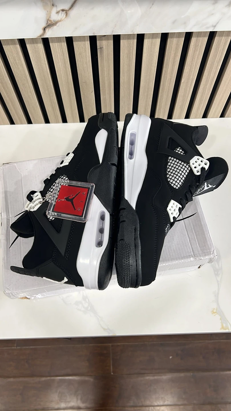 JORDAN 4 RETRO White THUNDER - photo 2