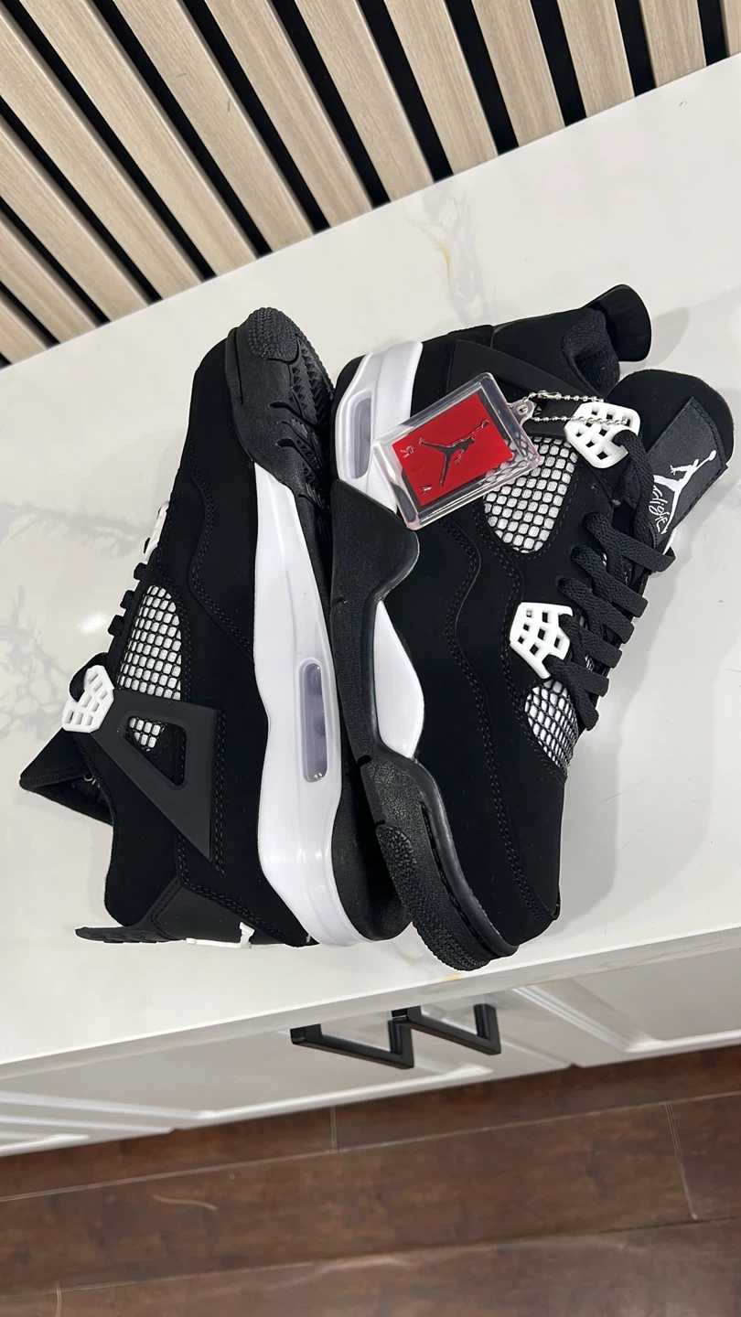 JORDAN 4 RETRO White THUNDER - photo 4