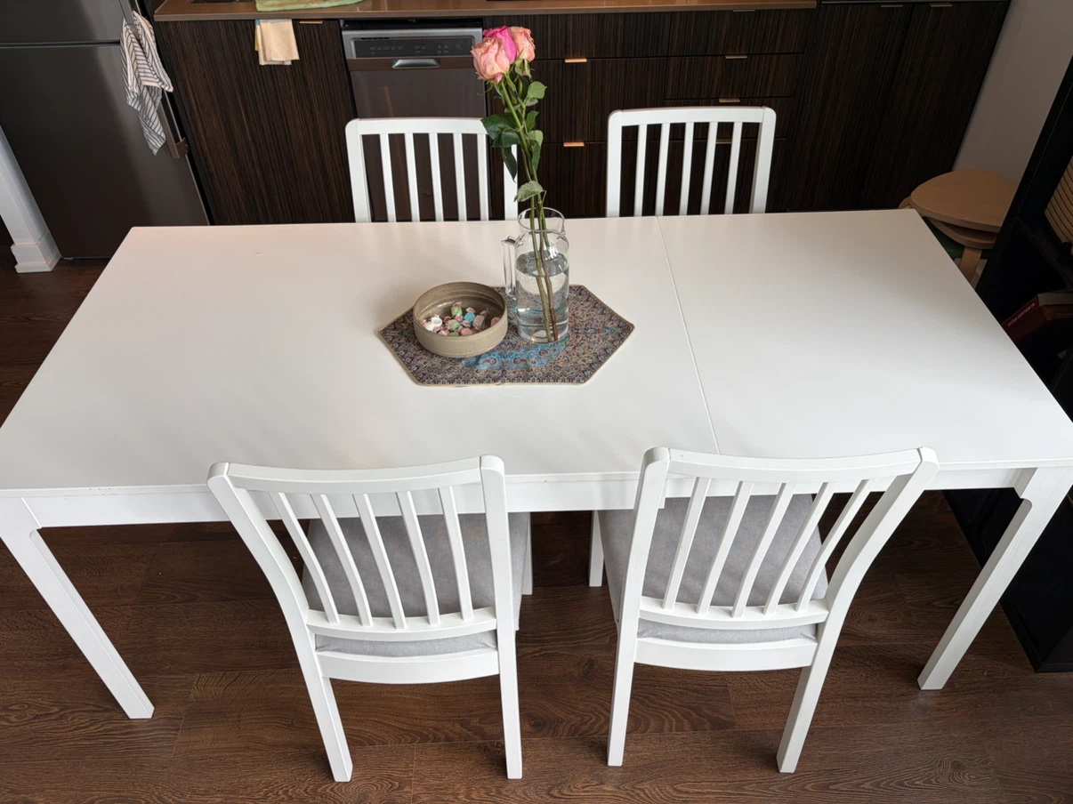Expandable White Dinning table and chairs set - photo 2