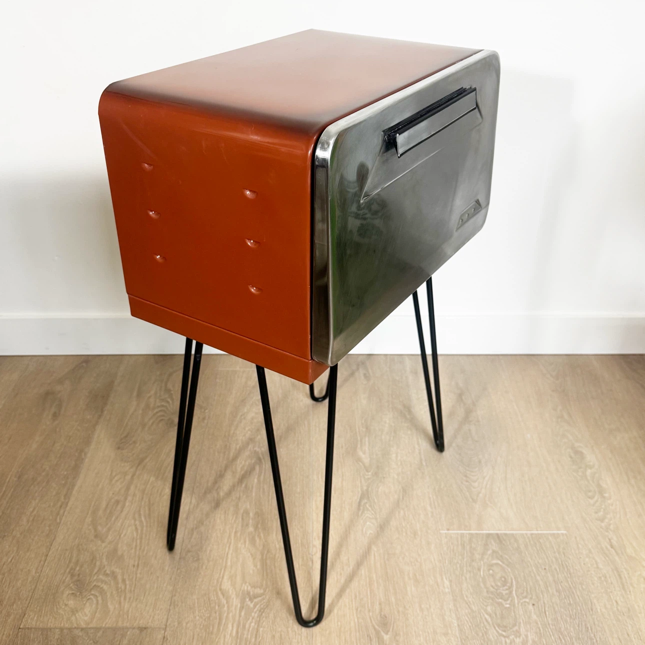 Mid-Century upcycled vintage bread box accent table /storage - photo 2
