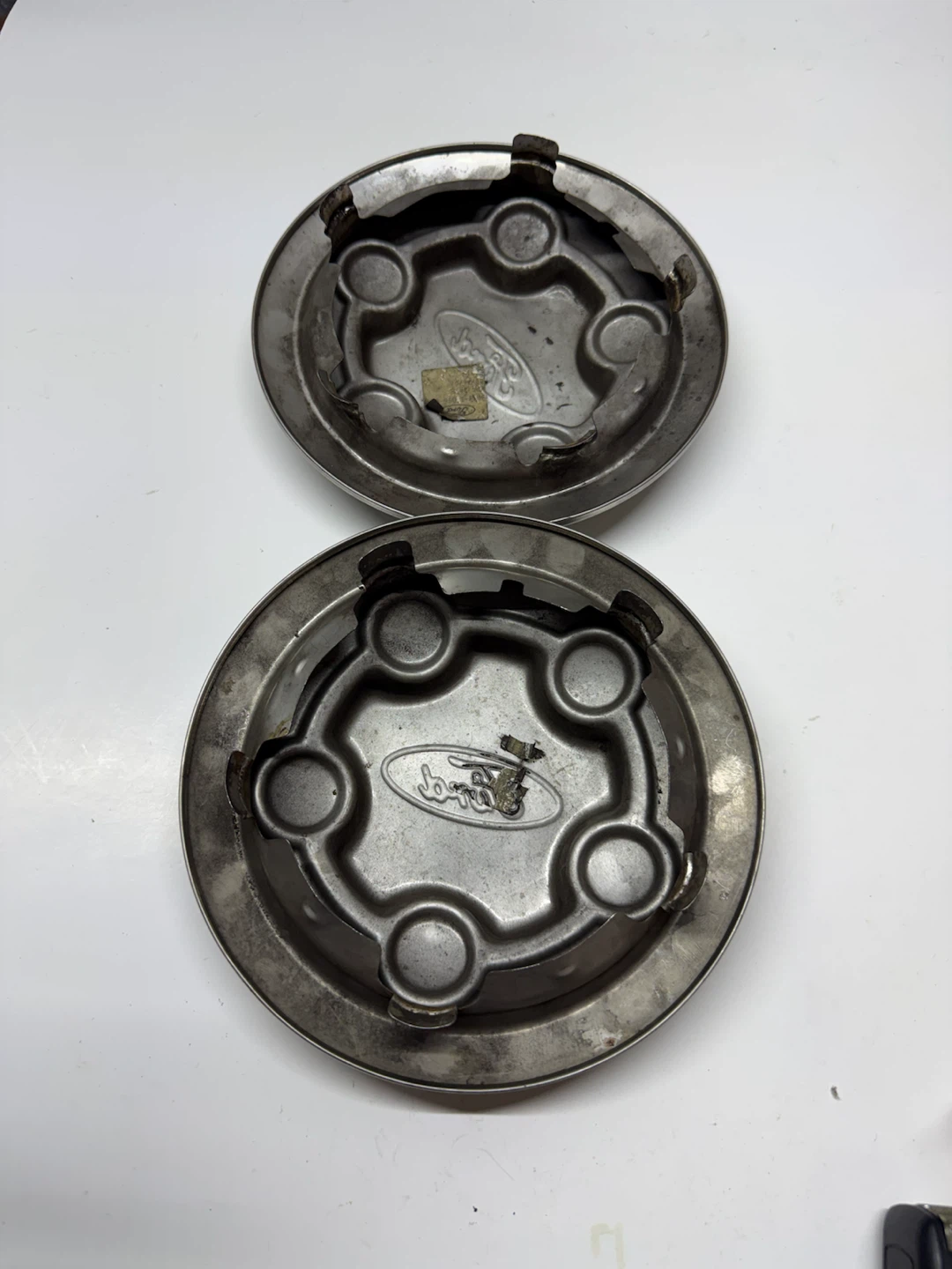 Ford Hubcaps Set of 2 - photo 4