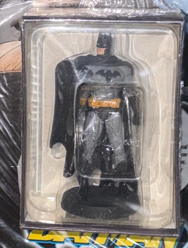 DC Comics Batman Super Hero Collection Figurine - photo 3