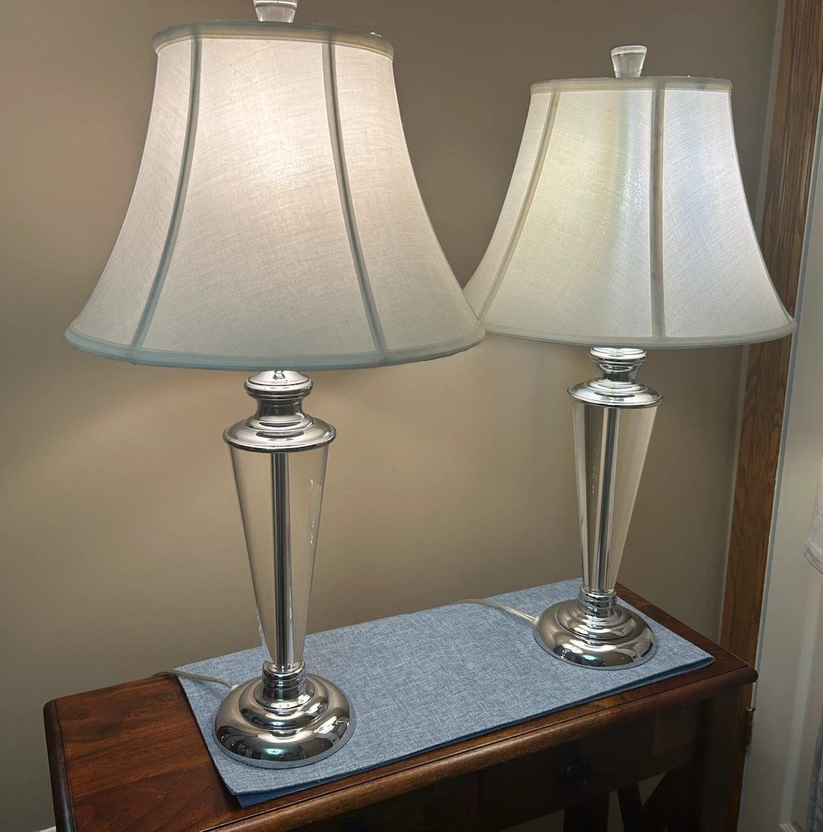 Set of table lamps with shades