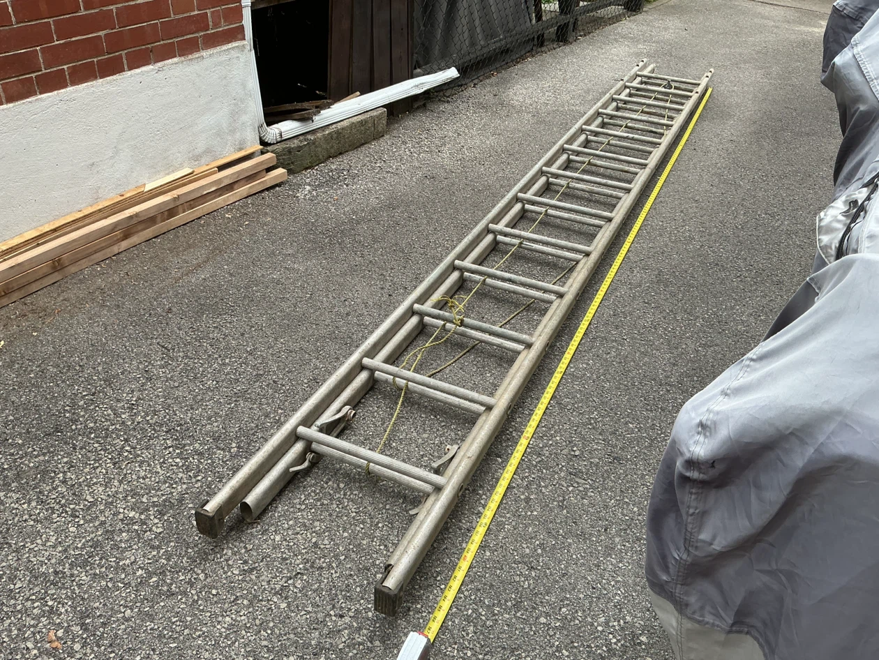 14 Ft. Aluminum Extension Ladder !