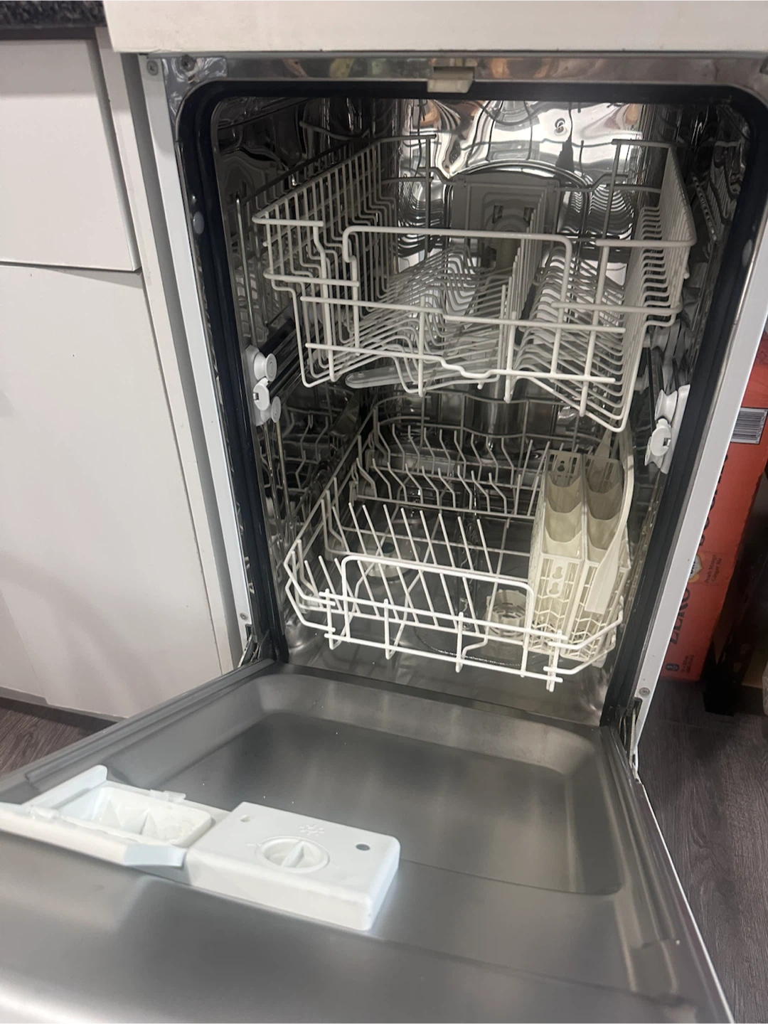 Danby Dishwasher DDW180MWP - photo 2