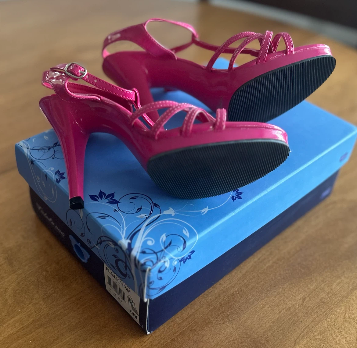 Fabulicious hot pink high heels - photo 2