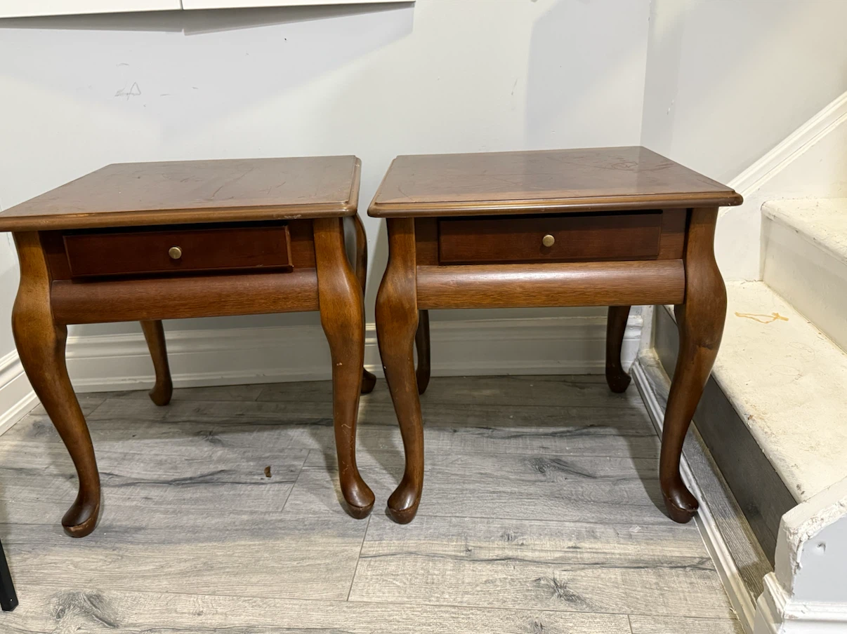 Pair of Traditional Queen Anne Wood End Tables