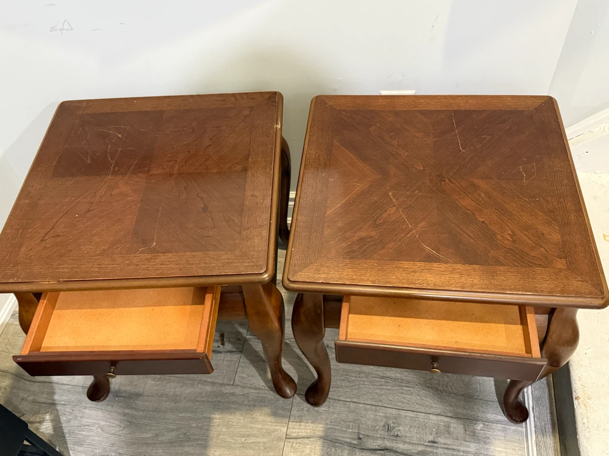 Pair of Traditional Queen Anne Wood End Tables - photo 2