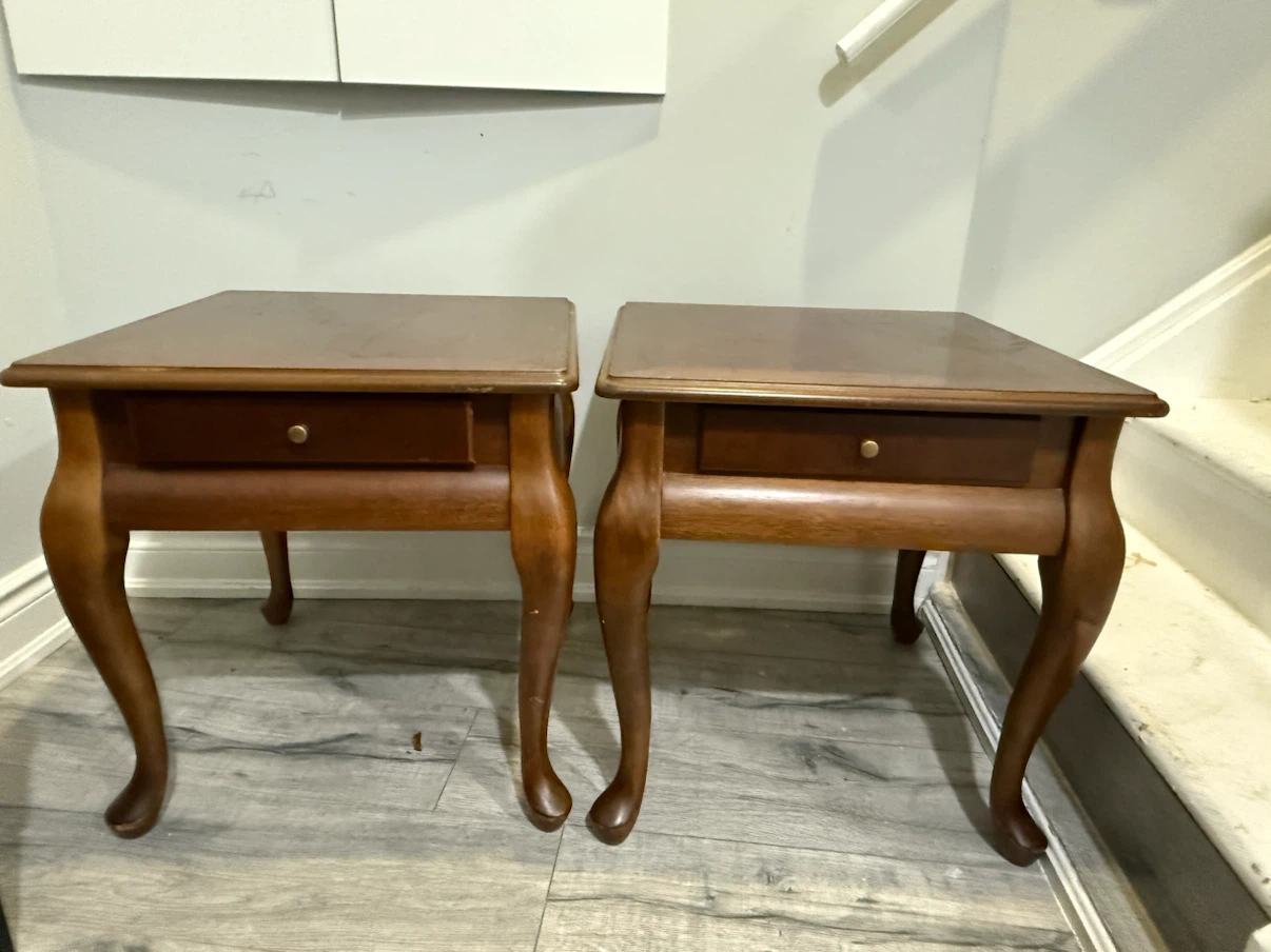 Pair of Traditional Queen Anne Wood End Tables - photo 4