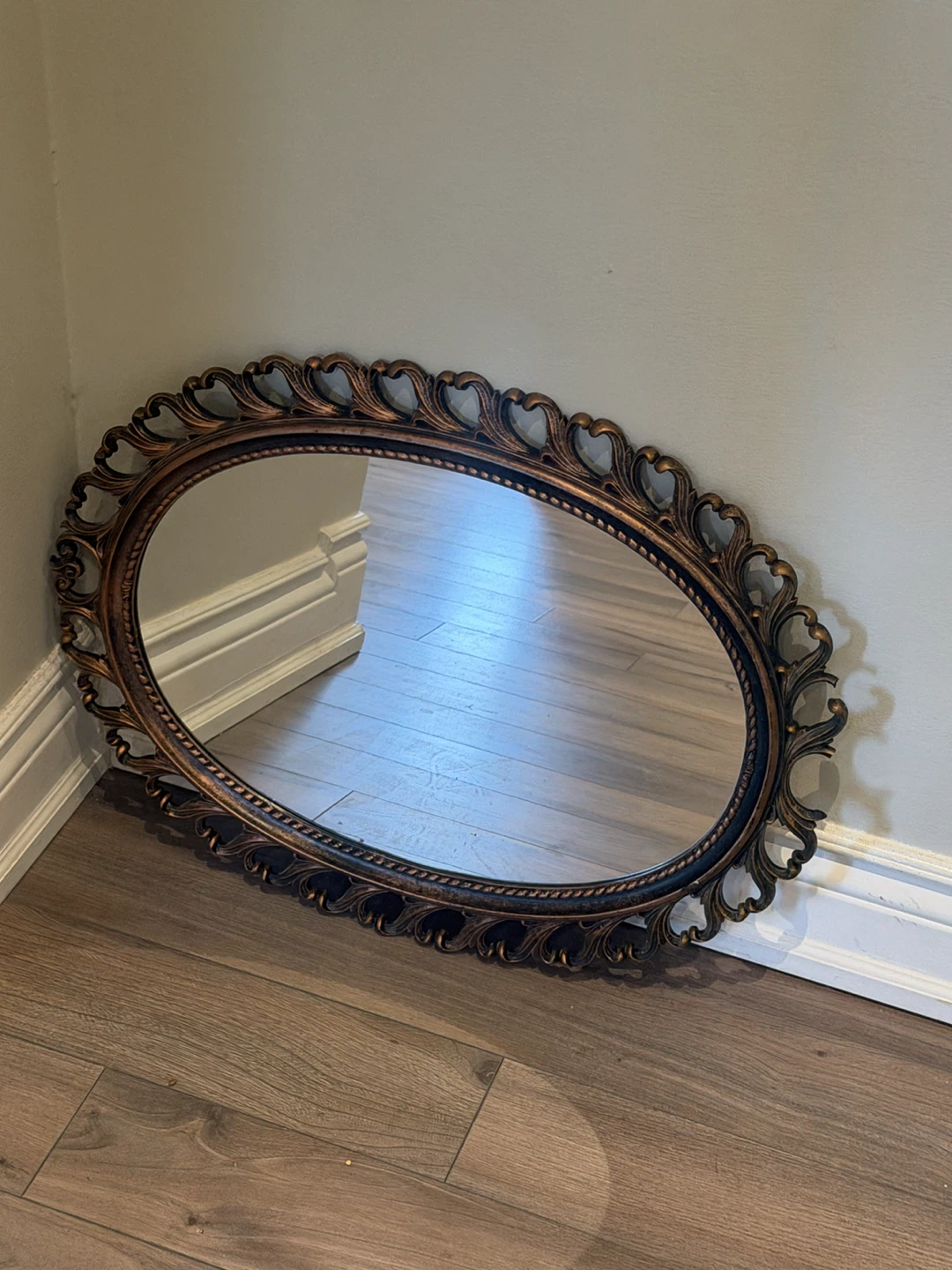 Oval decorative mirror